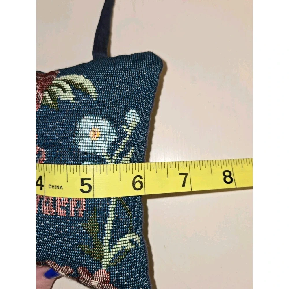 I'm In The Garden‎ hanging pillow Home Decor 6